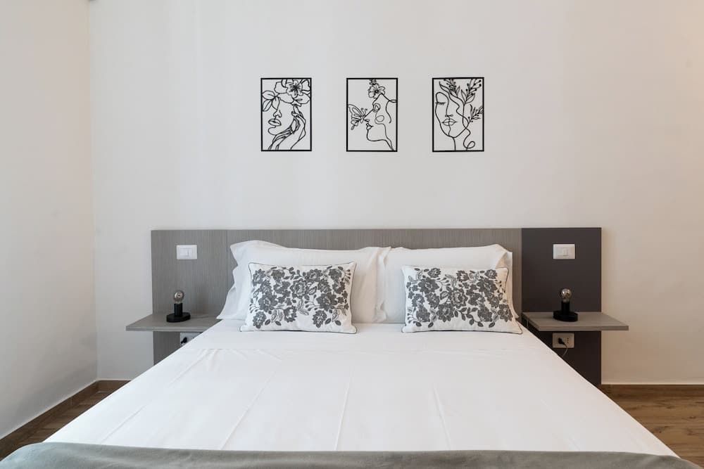 Nicolaus 204 - Brown & Grey Rooms by Wonderful Italy 1