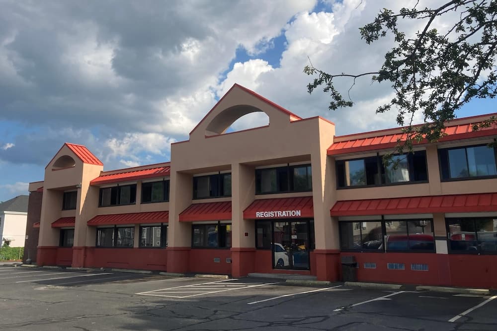 Howard Johnson by Wyndham Malden Boston Area 1