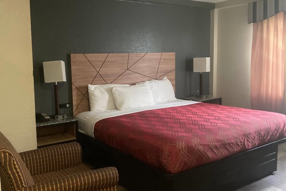 Howard Johnson by Wyndham Malden Boston Area 2