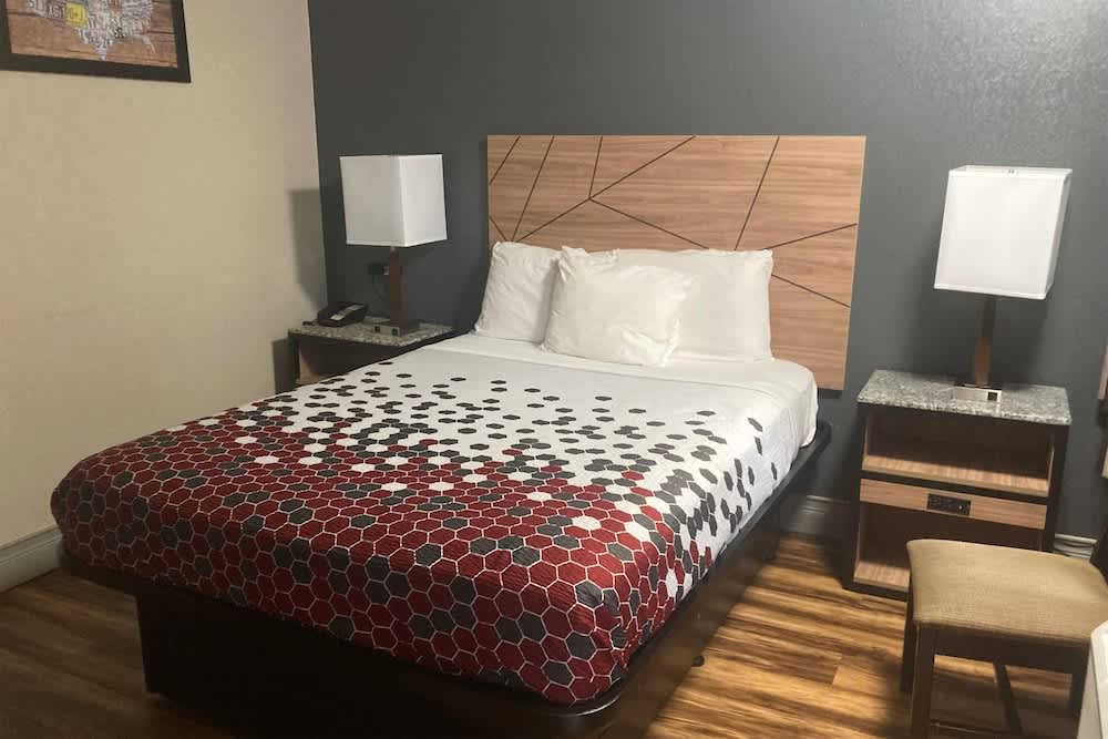 Howard Johnson by Wyndham Malden Boston Area 3