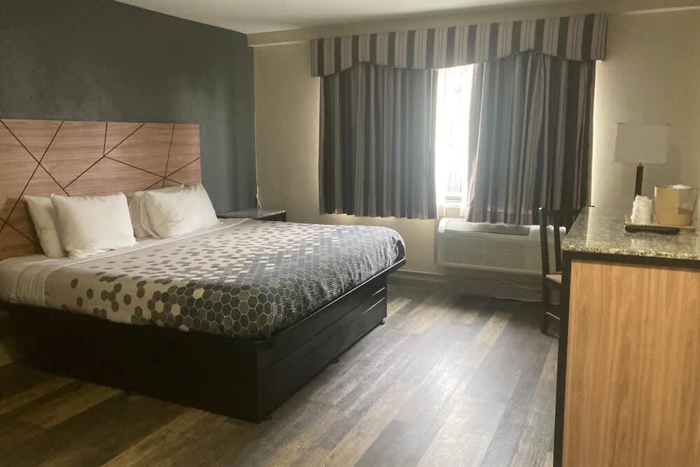 Howard Johnson by Wyndham Malden Boston Area 5