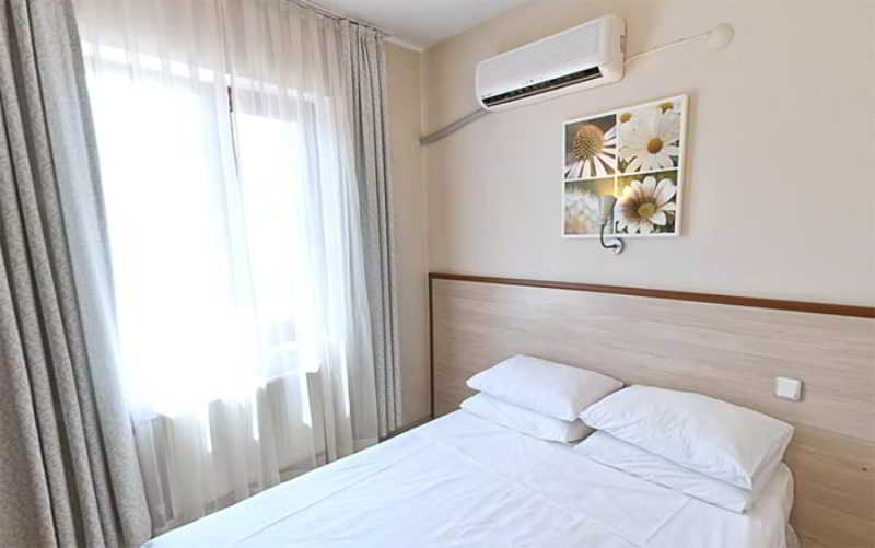 Hotel Crowded House 3