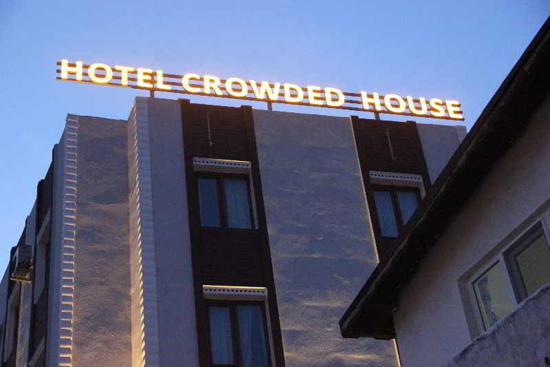 Hotel Crowded House 1