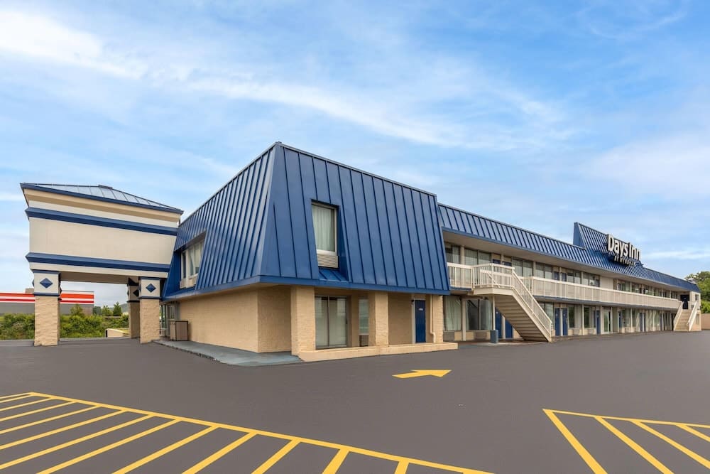 Days Inn by Wyndham Harrisonburg 1