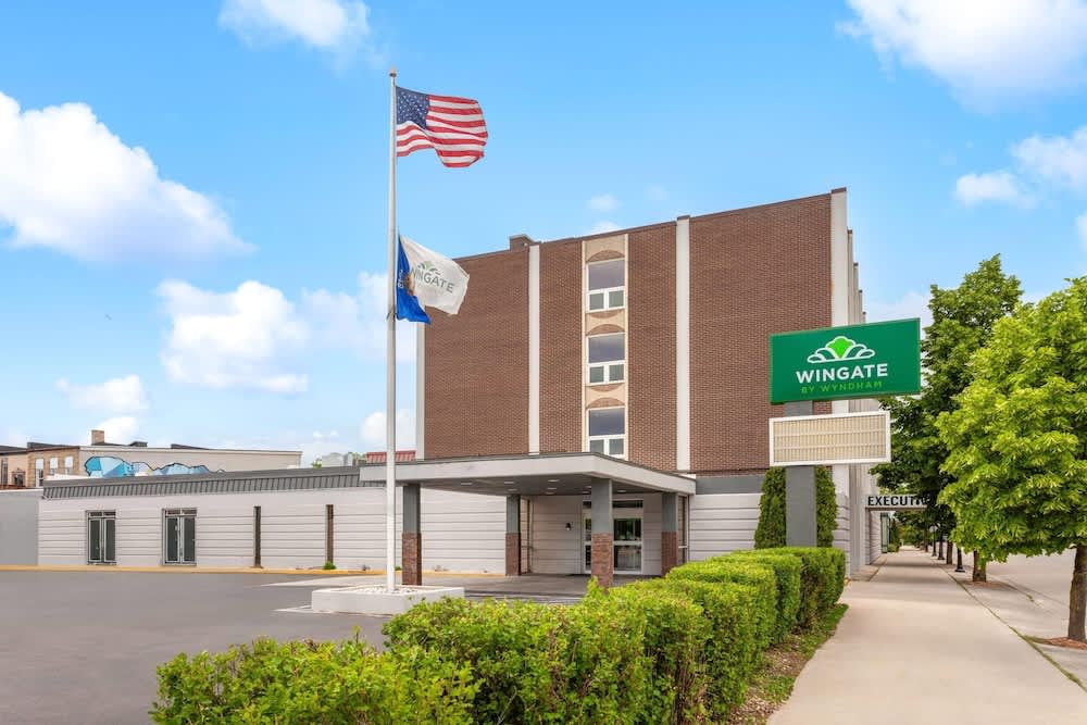 Wingate by Wyndham Sheboygan 1