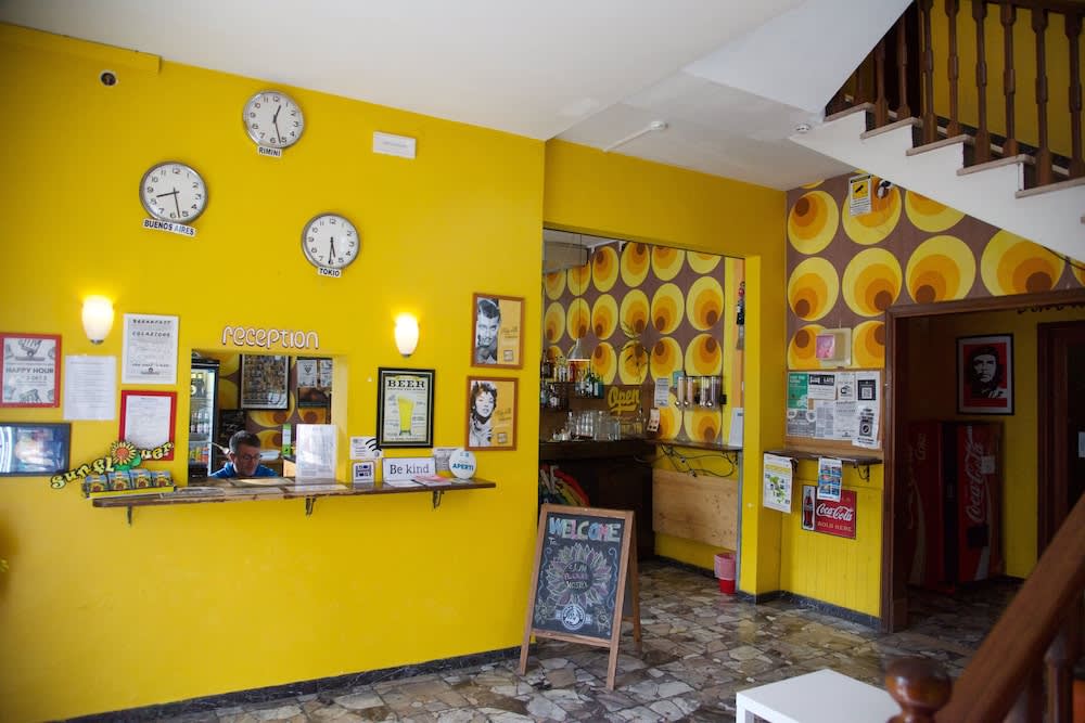 Sunflower City Student Hostel & Bar 2