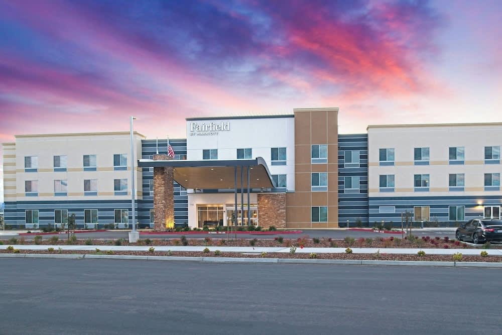 Fairfield by Marriott Inn & Suites Winters Davis 1