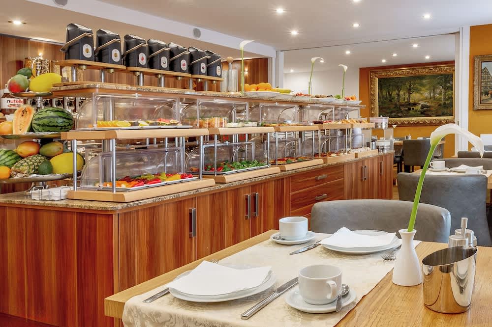 TIPTOP Hotel Burgschmiet Garni 1