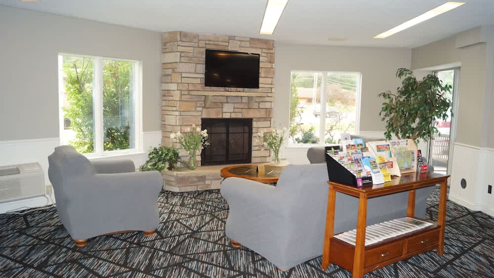 Super 8 by Wyndham Traverse City 2