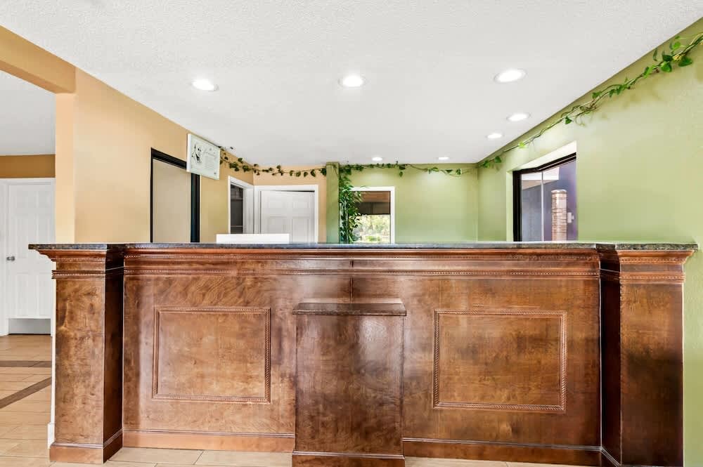 Super 8 by Wyndham Cincinnati-Springdale OH 2