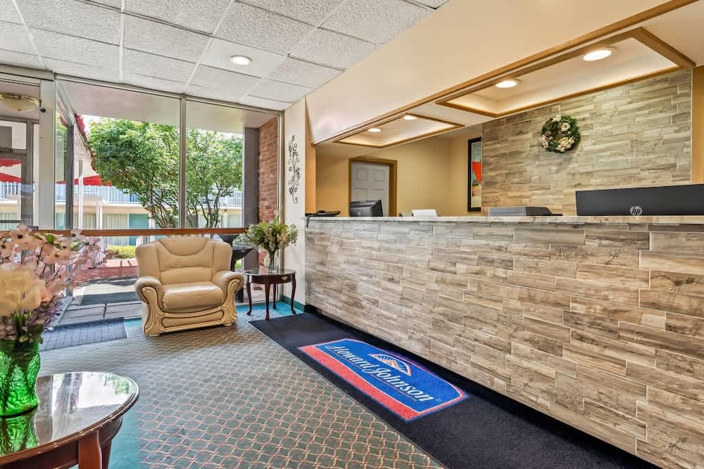 Howard Johnson by Wyndham Albany 2