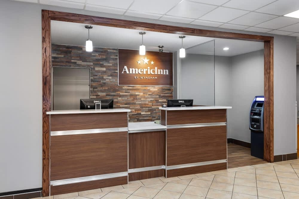 AmericInn & Suites by Wyndham Baraboo Event Center 2