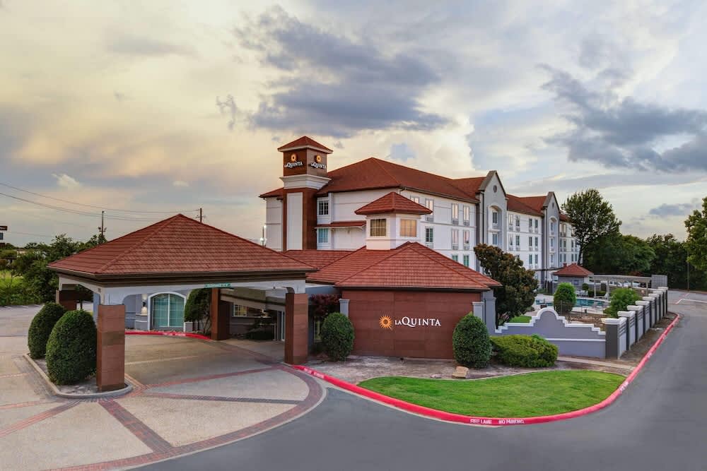 La Quinta by Wyndham Sherman 1