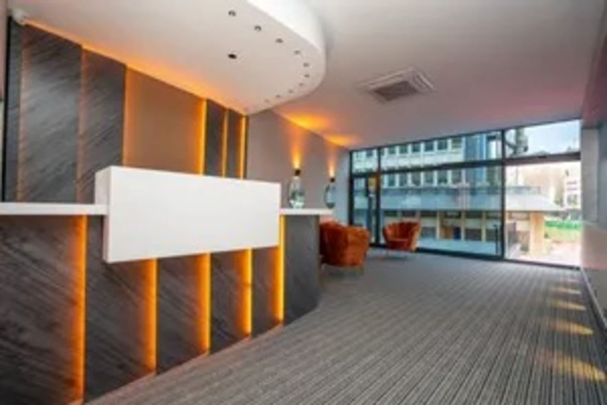 Center Suite 2