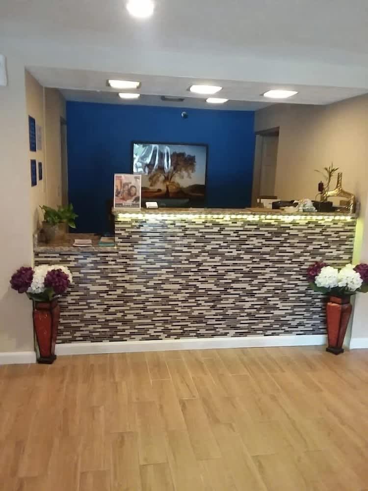 Motel 6 Putnam, CT 3