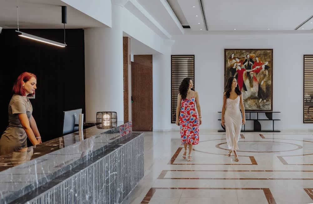 Golden Coast Beach Hotel 3