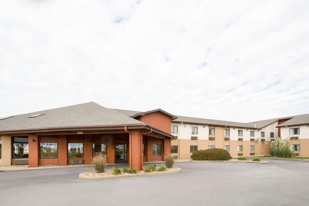 AmericInn by Wyndham Mount Pleasant 1
