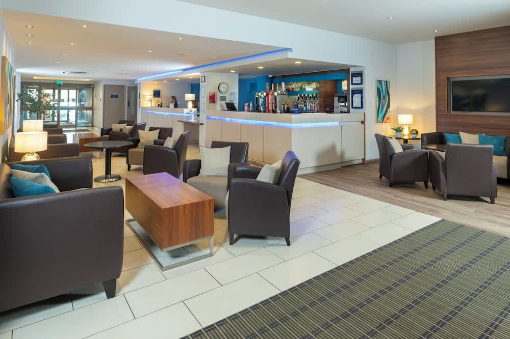 Holiday Inn Express TAUNTON EAST by IHG 2