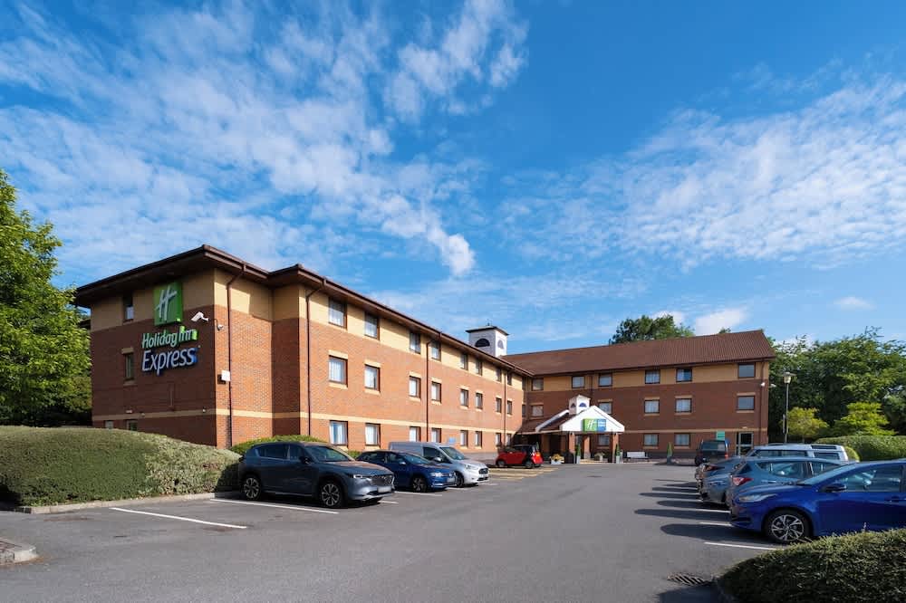 Holiday Inn Express TAUNTON EAST by IHG 1