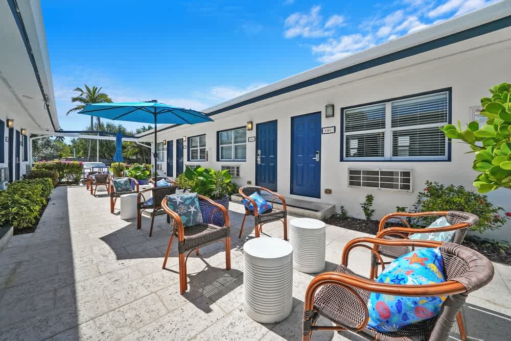 Hollywood Beach Suites and Hotel 1