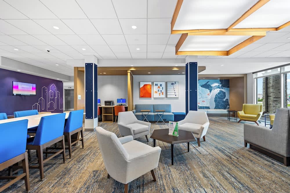 Holiday Inn Express & Suites MARINETTE by IHG 2