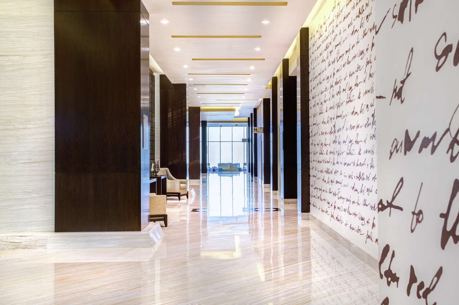 Ocean View Private Room Balcony, Pool, Rooftop Gym Next to Hilton Panama 3