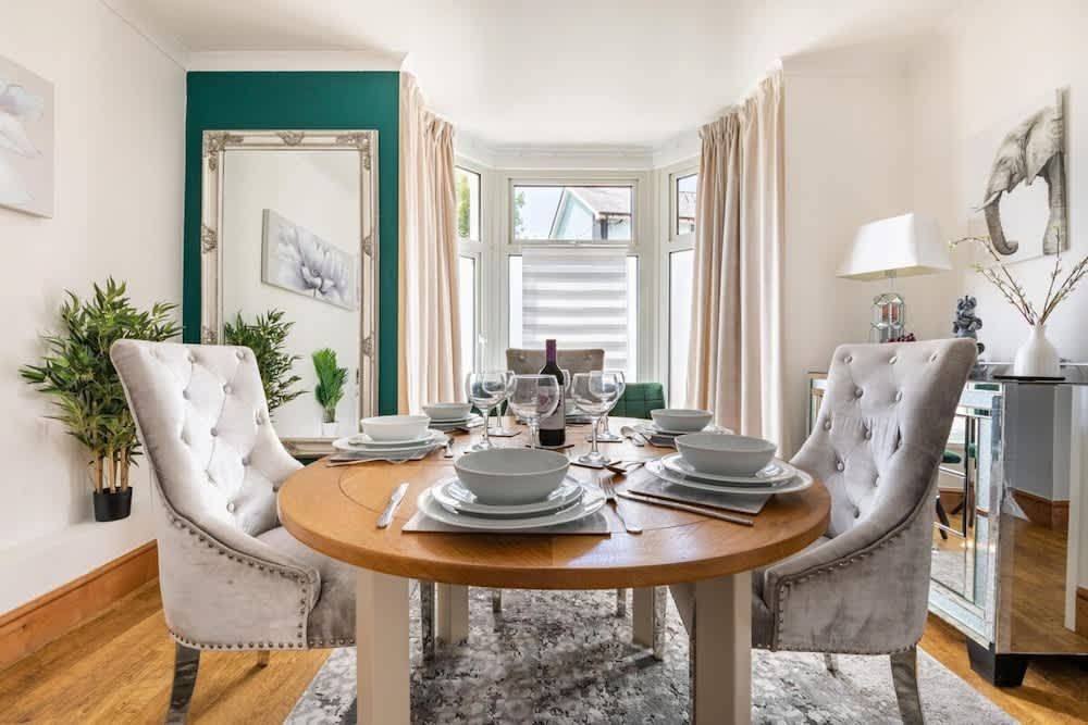 Cosy Coastal Townhouse 10-Min-Drive to Beach 2
