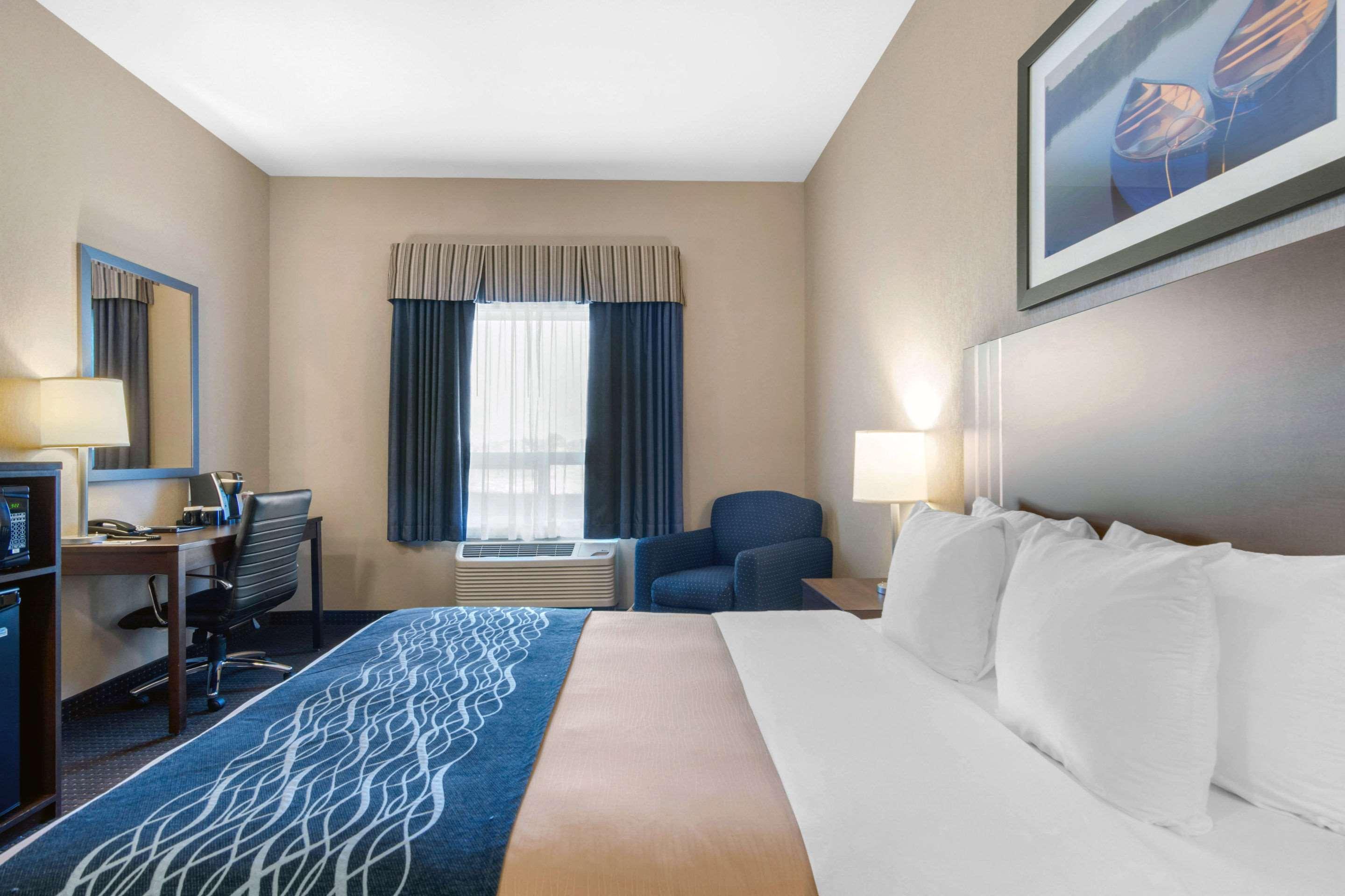 Comfort Inn & Suites 2
