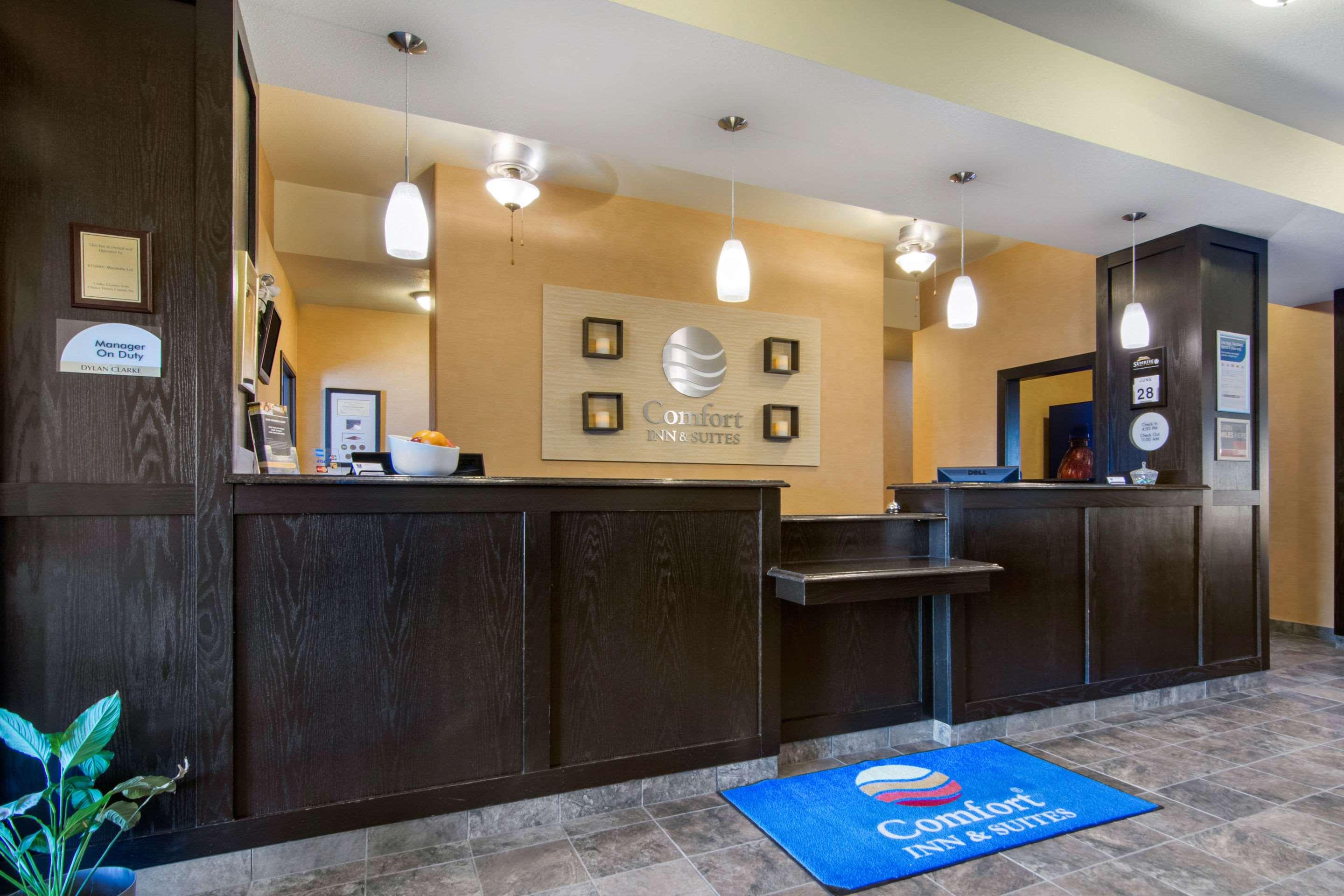 Comfort Inn & Suites 1