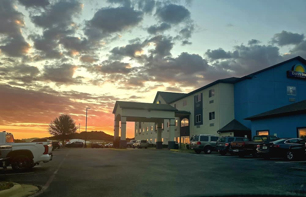 Days Inn by Wyndham Copperas Cove 1