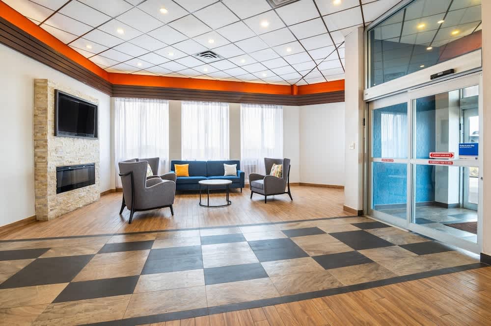 Comfort Inn & Suites 2