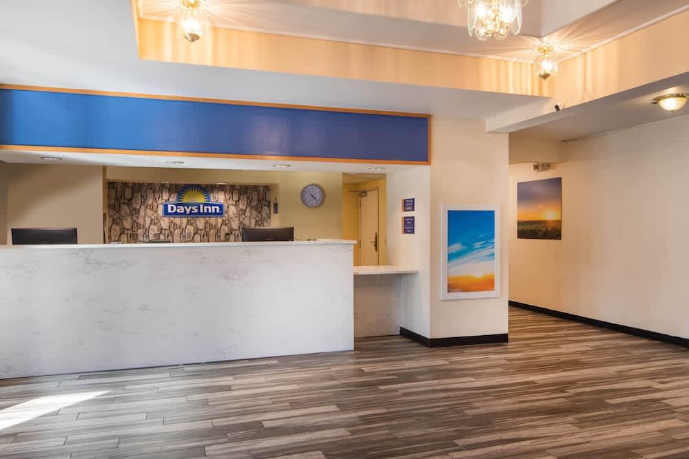 Days Inn by Wyndham Macon I-75 North 1