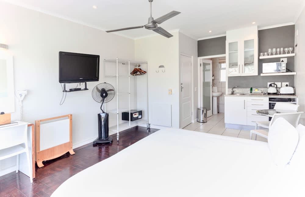 Mouille Point Studio Apartment with stunning view 2