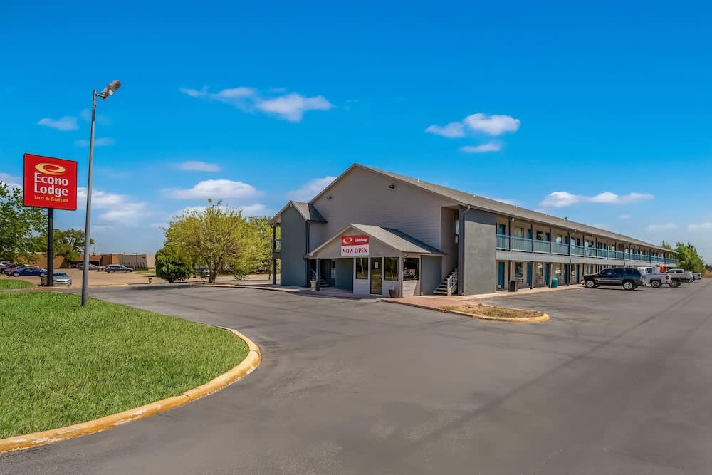 Econo Lodge Inn & Suites Enid South 1