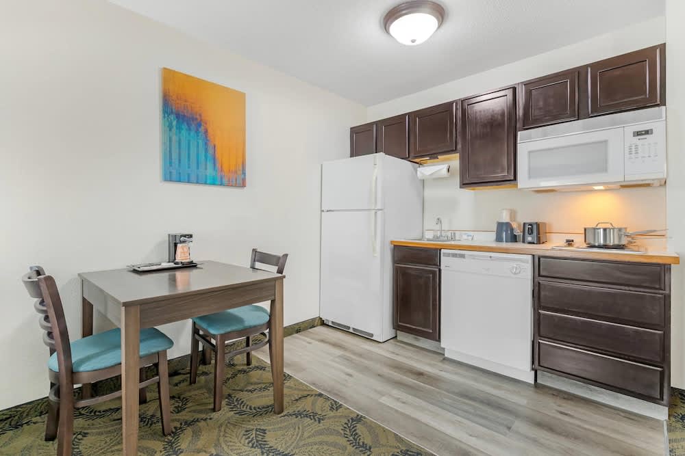 MainStay Suites Madison Airport 1