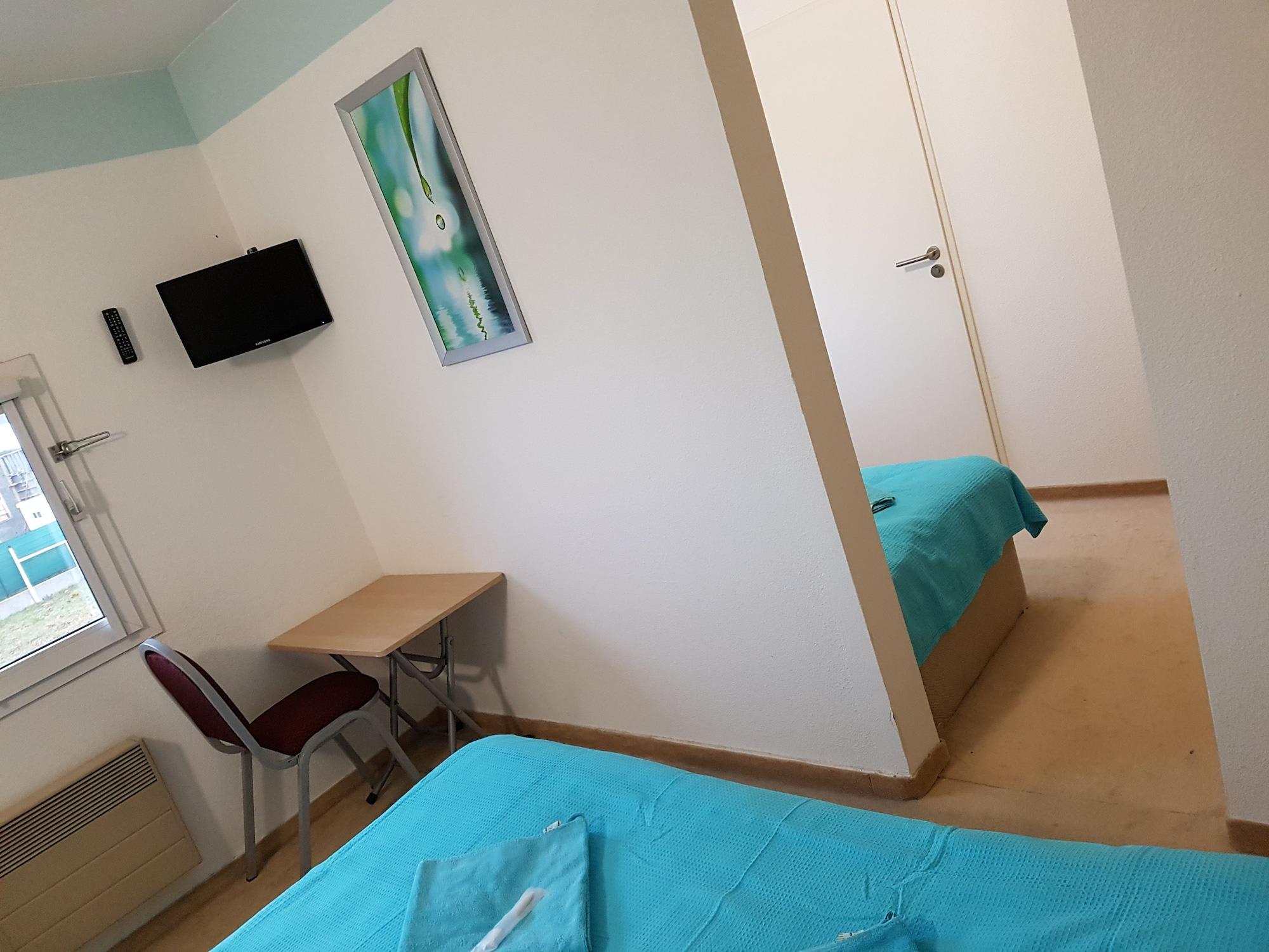 Hôtel Holiday 1