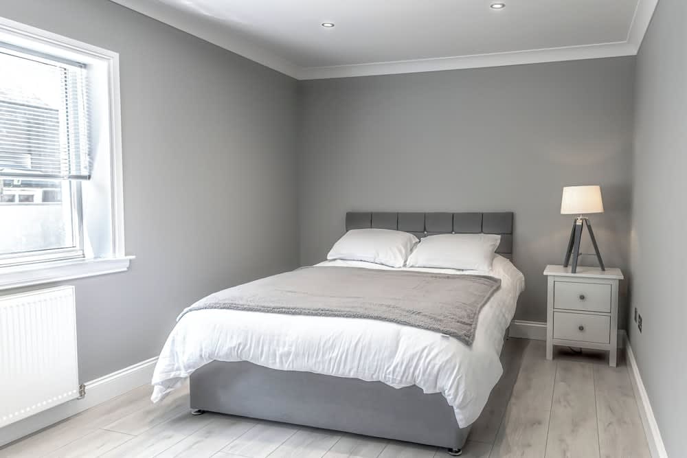 1 Bed Cottage-Sleeps 2-Parking-Pets-Hot Tub 1