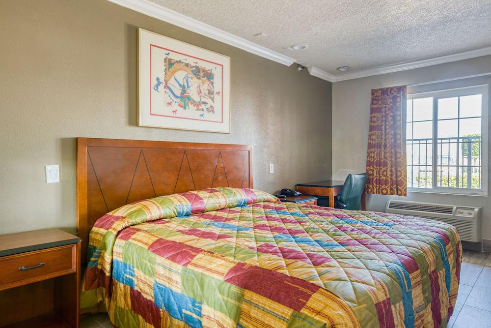 Heritage Inn And Suites 1