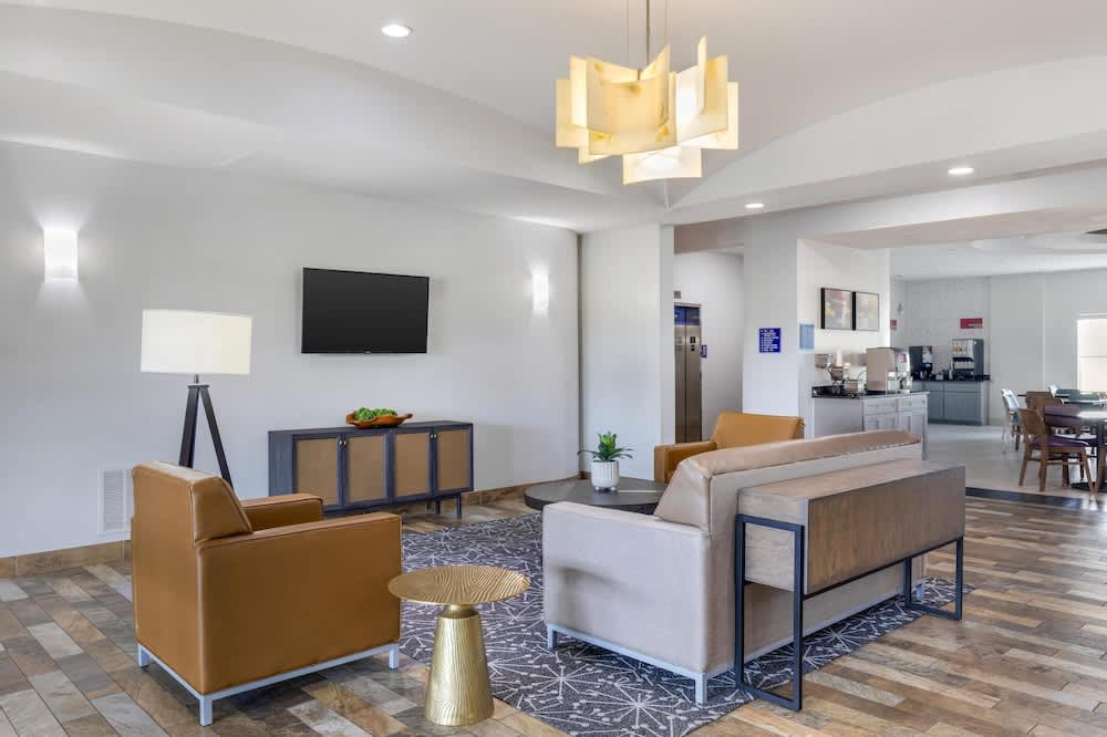 Best Western Plus Fort Worth Forest Hill Inn & Suites 2