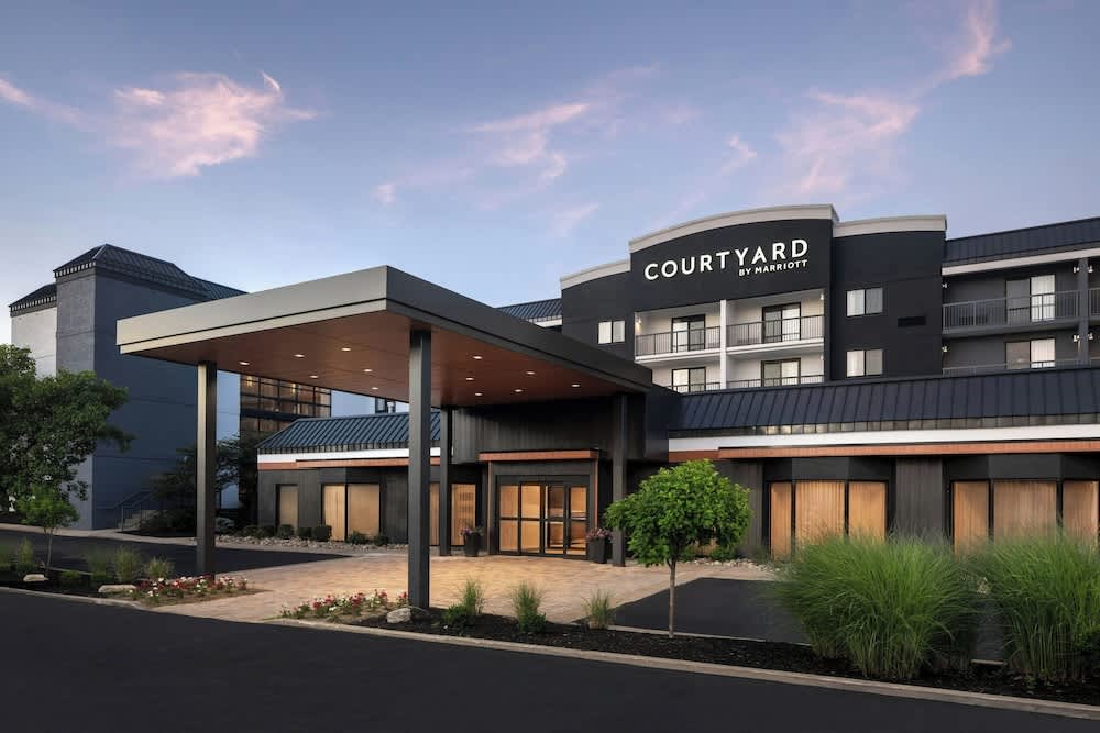 Courtyard Cleveland Beachwood 1