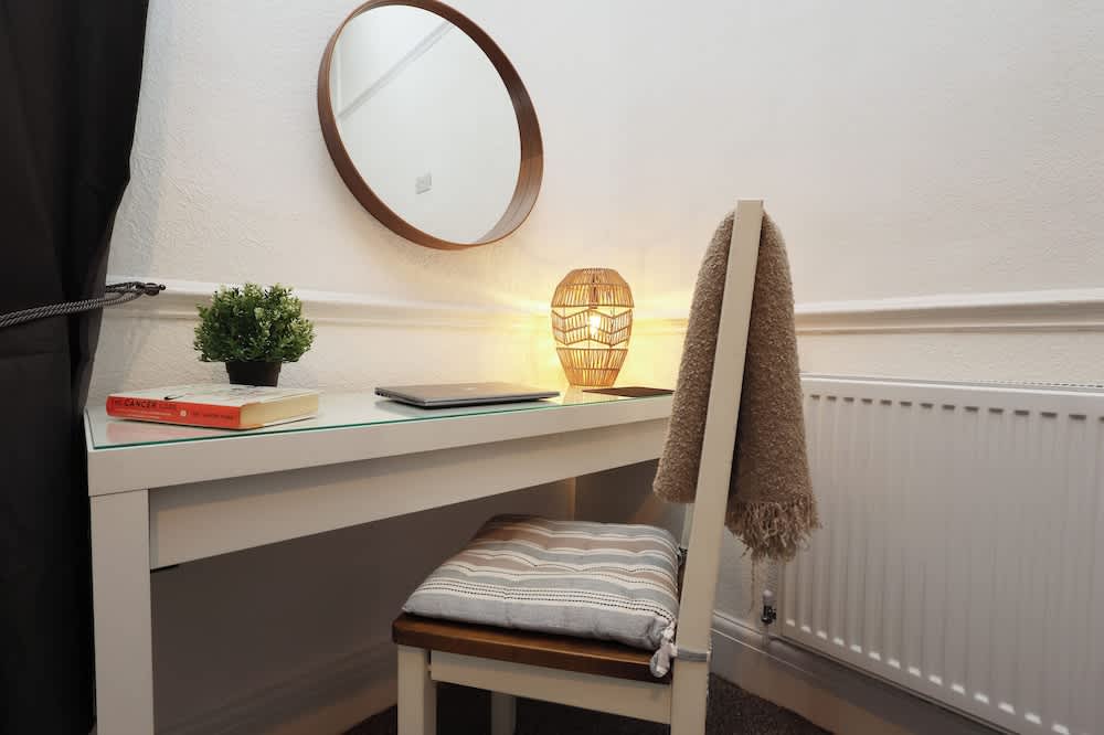 Cardiff Guesthouse & On-Street Parking 2