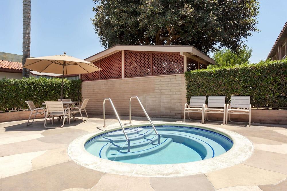 Travelodge By Wyndham Orange County Airport/ Costa Mesa 1
