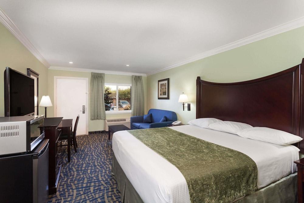 Travelodge By Wyndham Orange County Airport/ Costa Mesa 2