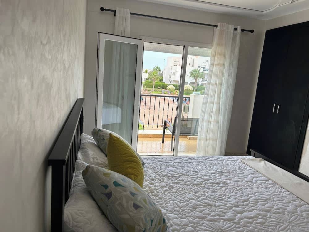 2 Bed Flat - Sleeps 5 - Pets - Pool - Parking 2