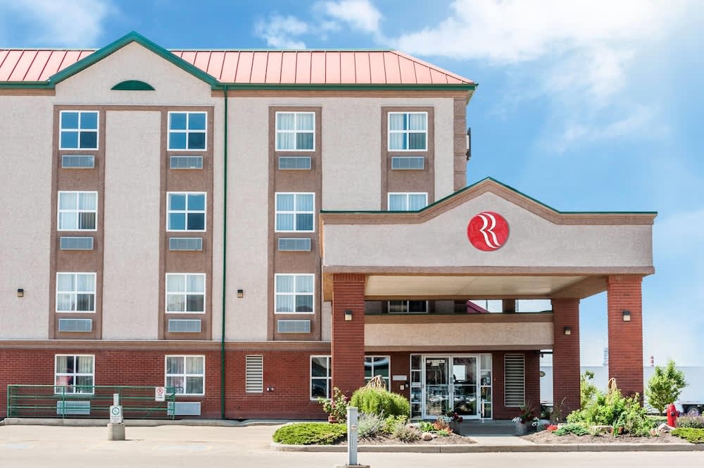 Ramada by Wyndham Sherwood Park 1