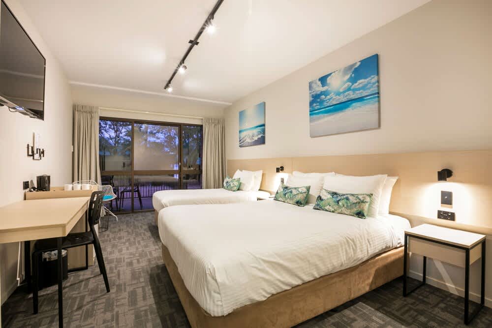 Nightcap at Kawana Waters Hotel 1