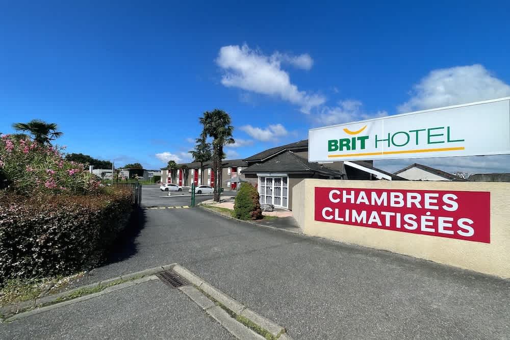 Brit Hotel Essentiel Pau Lescar 1