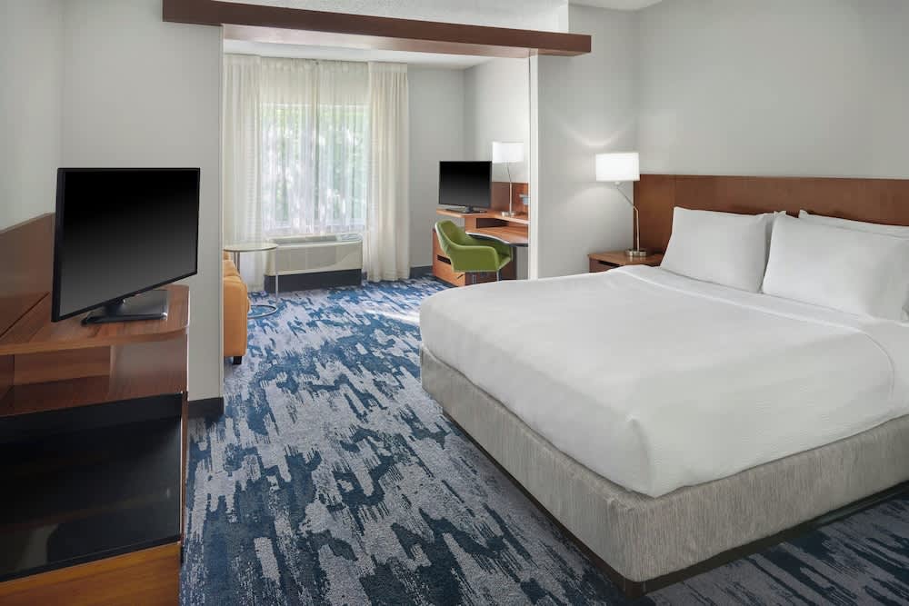 Fairfield Inn & Suites by Marriott Charlotte Airport 1