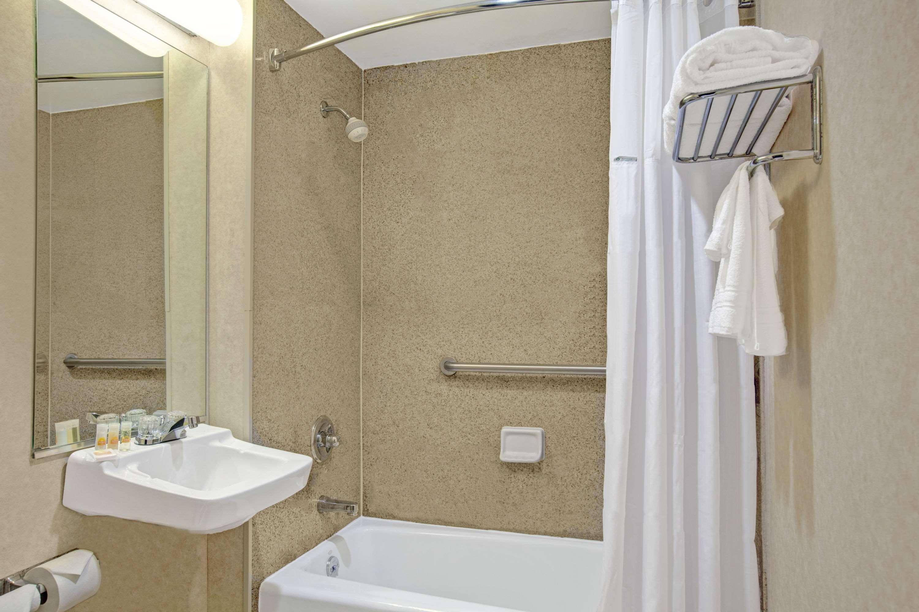 Days Inn by Wyndham Jamaica / JFK Airport (CLOSED) 1