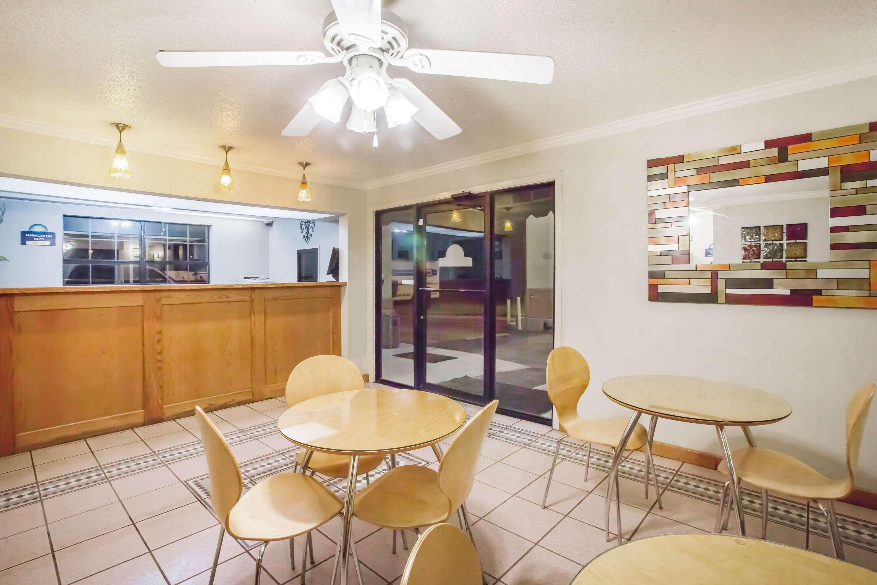 Days Inn by Wyndham Tallulah 2